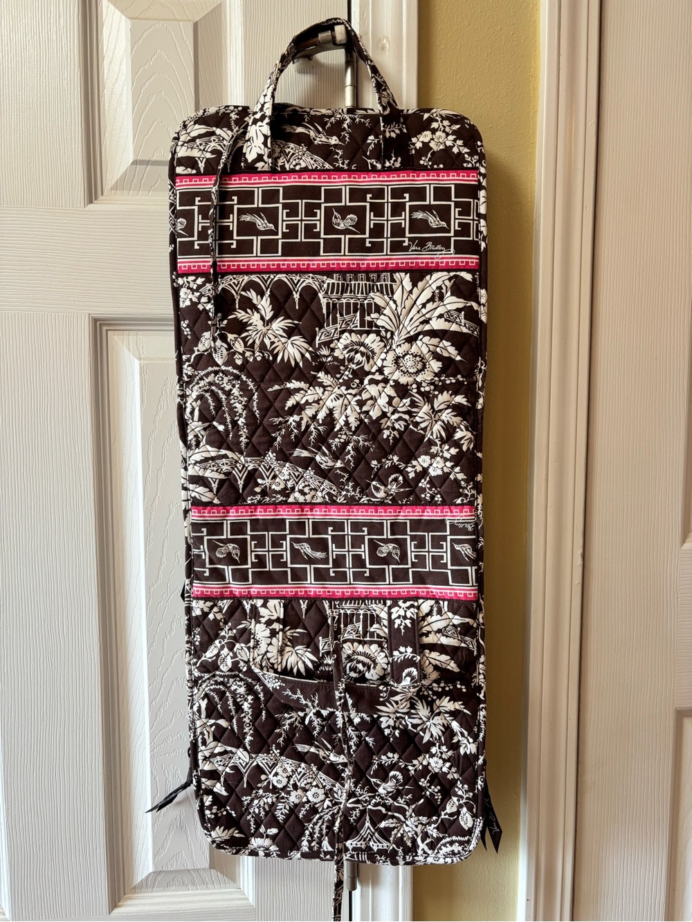 Vera Bradley imperial toile Quilted Hanging Cosmetic Organizer with Pink Trim